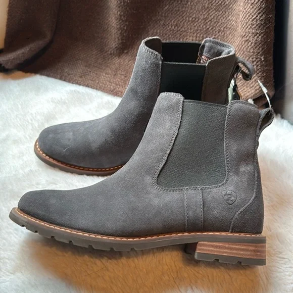 Beautiful slate grey suede boots by Ariat. Style is Wexford. Women’s size 9. - Picture 3 of 3
